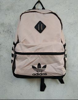 Adidas Backpack (Light Pink)

- 3 Outer Compartments

- Issue may kunting dumi kayo na bahala mag tanggal
- Minimal scratch sa logo 
- Solid padin condition

🏷️450+ Sf pm 📩 

📍 Dumaguete City, Visayas 🚛 J&T