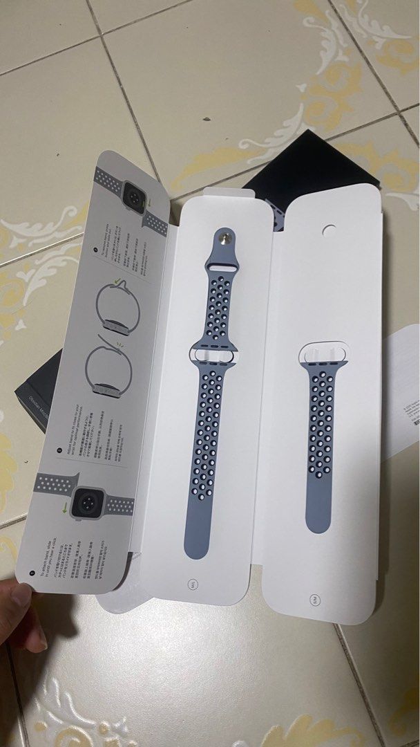 Apple Watch 40mm Obsidian Mist/Black Sport Band, Mobile Phones