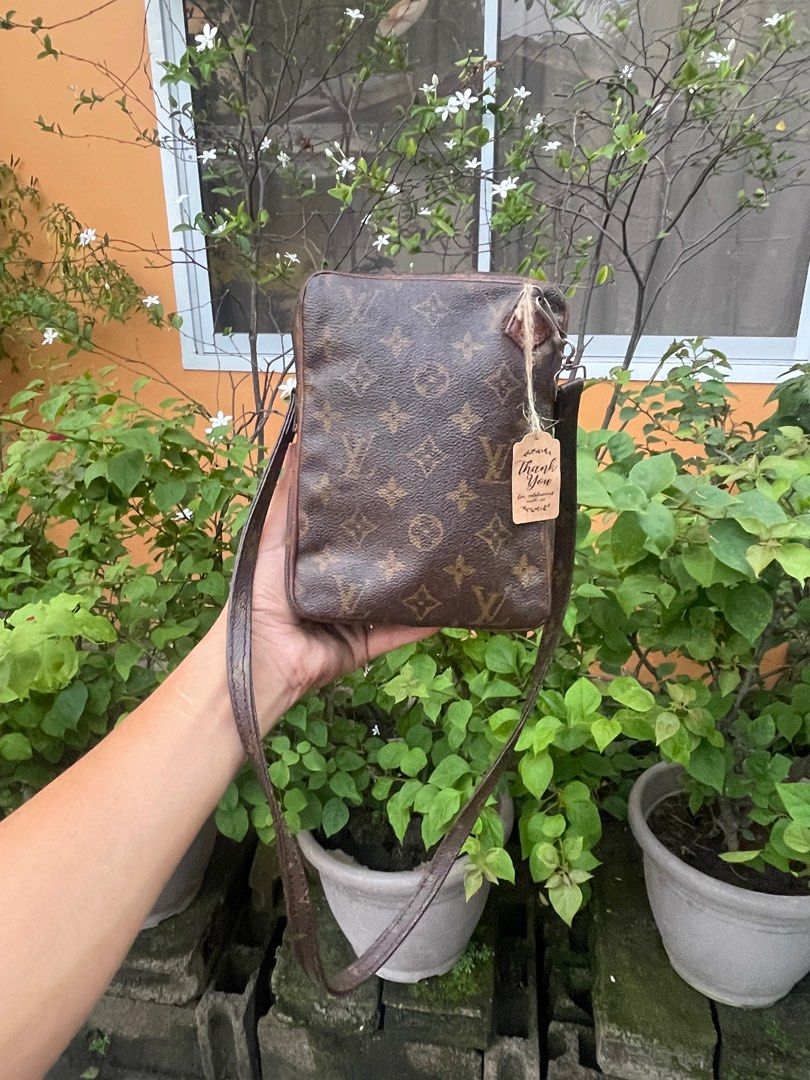 Authentic Lv sling (Category: Luxury Bags & Wallets) located in Mambajao. Submitted by ckali (Listing ID 1310368956, Image 2). Description: Authentic 100% money back if proven fake kasya promax.