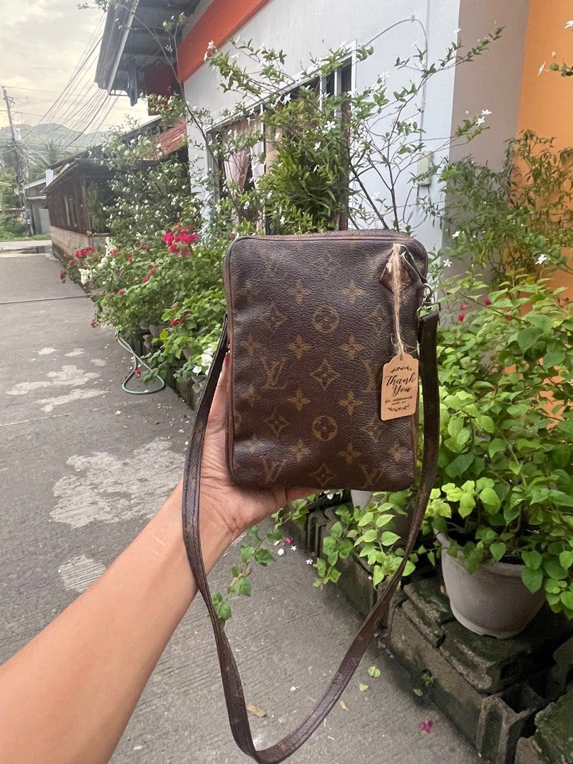 Authentic Lv sling (Category: Luxury Bags & Wallets) located in Mambajao. Submitted by ckali (Listing ID 1310368956, Image 1). Description: Authentic 100% money back if proven fake kasya promax.