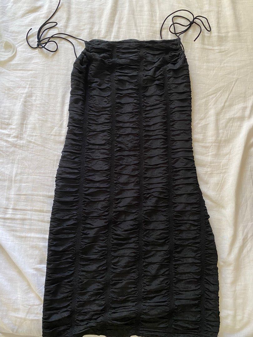 Black ruched black dress (Category: Dresses) located in Las Pinas. Submitted by bondipreloved (Listing ID 1310323886, Image 2). Description: Used only once Good condition Rfs: decluttering.