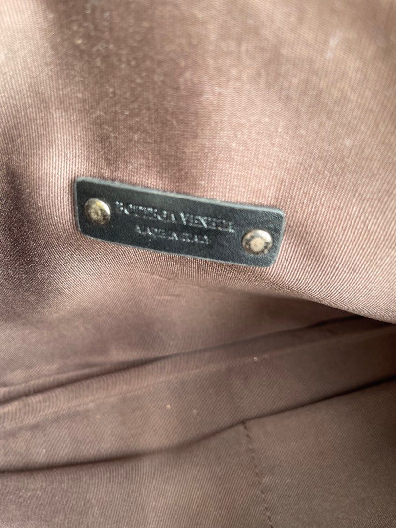 Bottega Veneta briefcase bag (Category: Luxury Bags & Wallets) located in Quezon City. Submitted by 1Jippy (Listing ID 1310349846, Image 3). Description: .