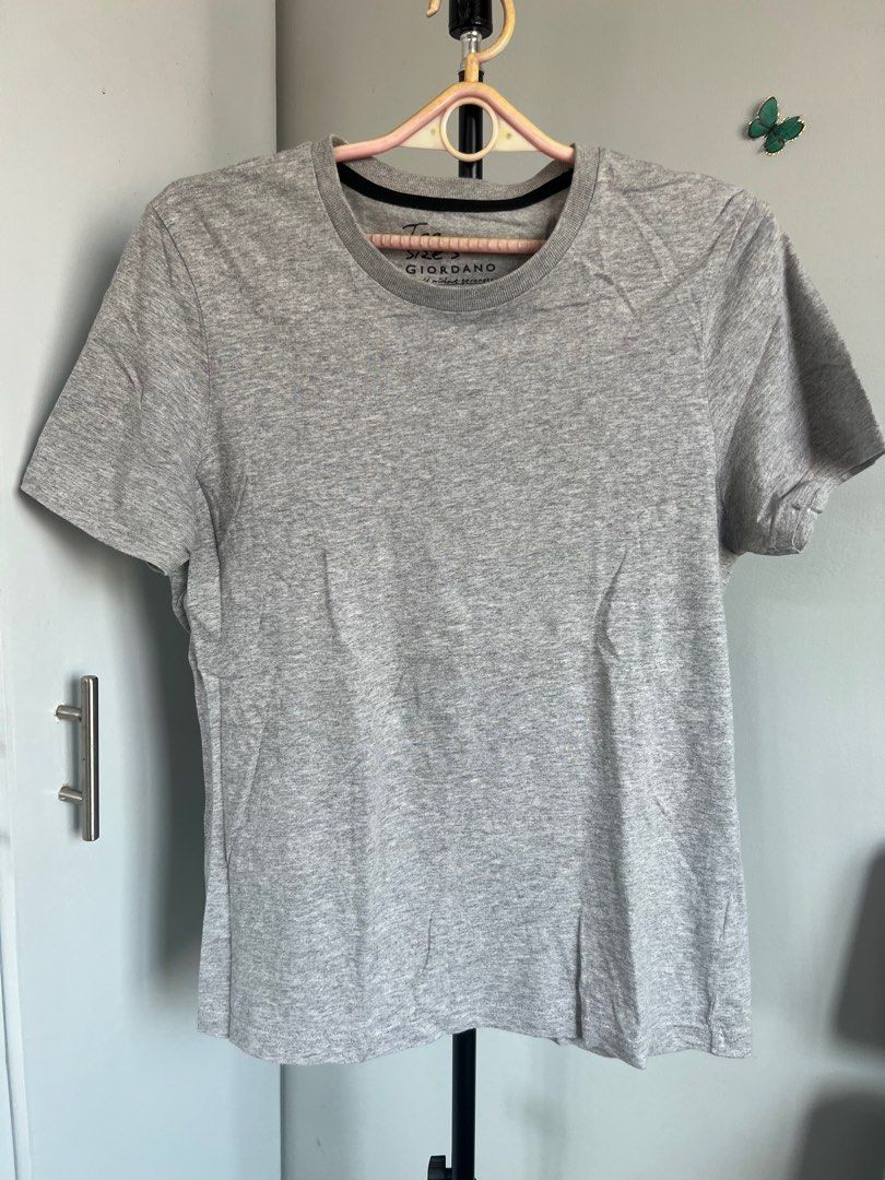 Branded Shirts for Men (Category: Shirts) located in Quezon City. Submitted by ronsatch (Listing ID 1310381235, Image 2). Description: Color may vary due to lighting These are preloved items not thrifted Osaka Black ( a bit flaking in print) Size XS - Small Price - 400 Armani Exchange Black Size Small Price - 500 Giordano Tee Gray Size Small Price 300 Giordano Tee Black Size Small Price - 300 Monster Guardians White Rashguard Size Small Price - 5