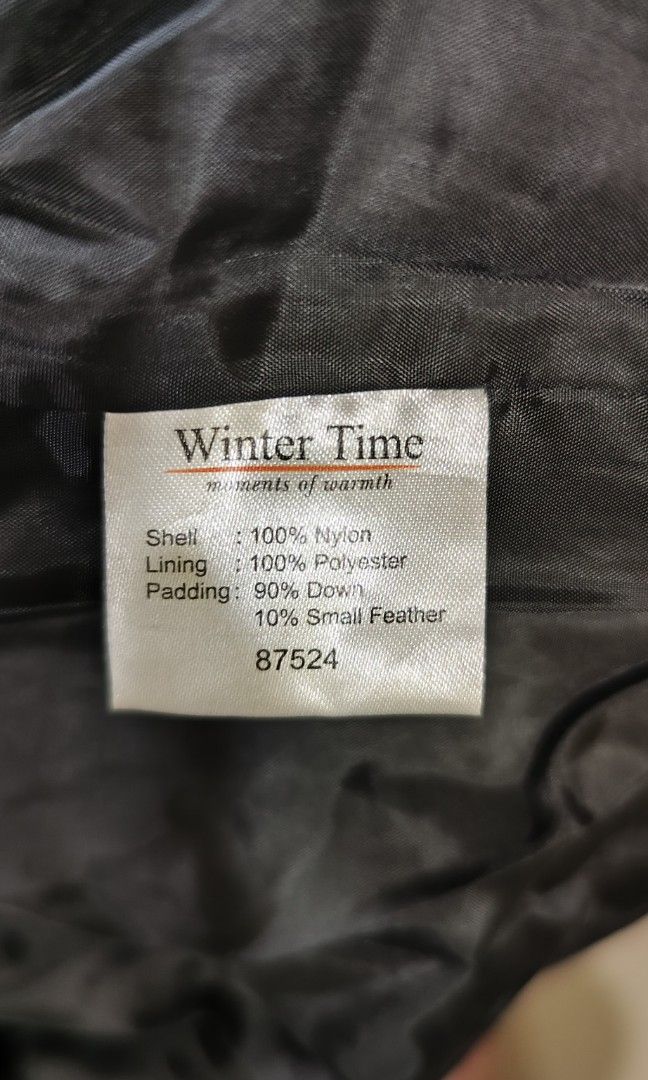 Down Jacket (Category: Coats, Jackets and Outerwear) located in Singapore. Submitted by smartbuy79 (Listing ID 1310334594, Image 3). Description: Not for fussy. Wore for Japan winter trip. Brought from Winter Time..