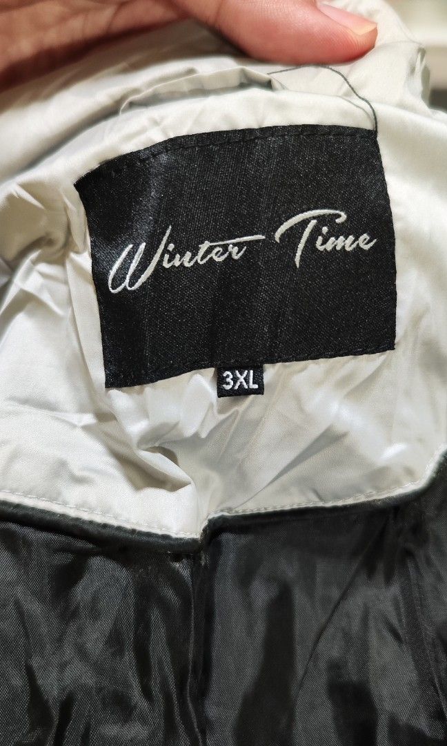 Down Jacket (Category: Coats, Jackets and Outerwear) located in Singapore. Submitted by smartbuy79 (Listing ID 1310334594, Image 2). Description: Not for fussy. Wore for Japan winter trip. Brought from Winter Time..