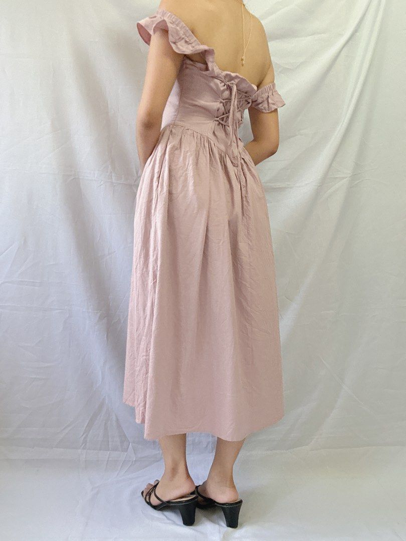 Dusty pink maxi dress (Category: Dresses) located in Manila. Submitted by reduxarchives (Listing ID 1310366747, Image 2). Description: HQ dusty pink maxi dress ~ S-M // w24-27.5” L40” ~ two way! adjustable back string ~ lined .