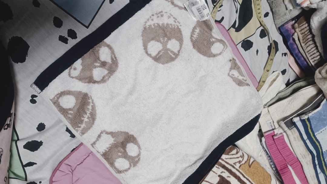 Fave Towel Tim Burton (Category: Towels, Napkins & Holders) located in Manila. Submitted by fnicolas (Listing ID 1310309914, Image 2). Description: New Face Towel from Japan.