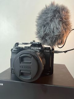 FujiFilm XS 20 w/ box & accessories (warranty until April 2025)