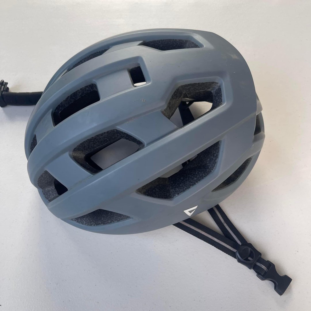 Giant helmet, Sports Equipment, Bicycles & Parts, Bicycles on Carousell