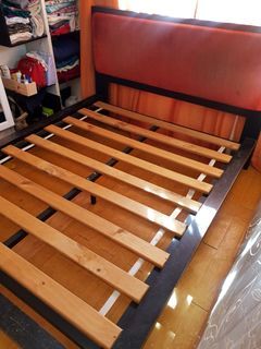 Heavy duty bed frame (queen size, bought from Dimensione)