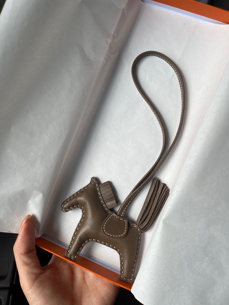 Hermes rodeo pm size deals