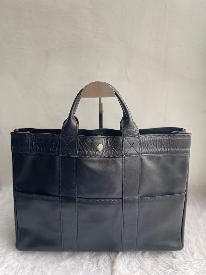 Hermes toto black leather tote bag (Category: Luxury Bags & Wallets) located in Quezon City. Submitted by 1Jippy (Listing ID 1310355756, Image 1). Description: .