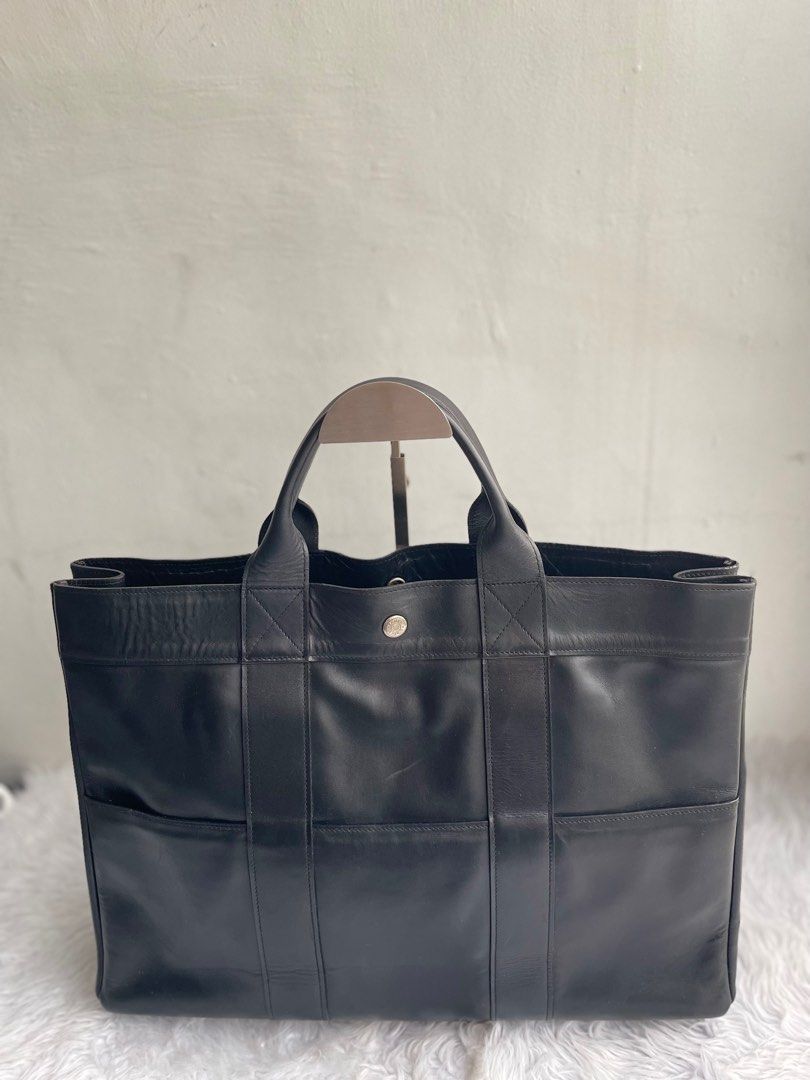 Hermes toto black leather tote bag (Category: Luxury Bags & Wallets) located in Quezon City. Submitted by 1Jippy (Listing ID 1310355756, Image 2). Description: .