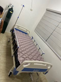 HOSPITAL BED WITH MEDICAL AIR MATTRESS