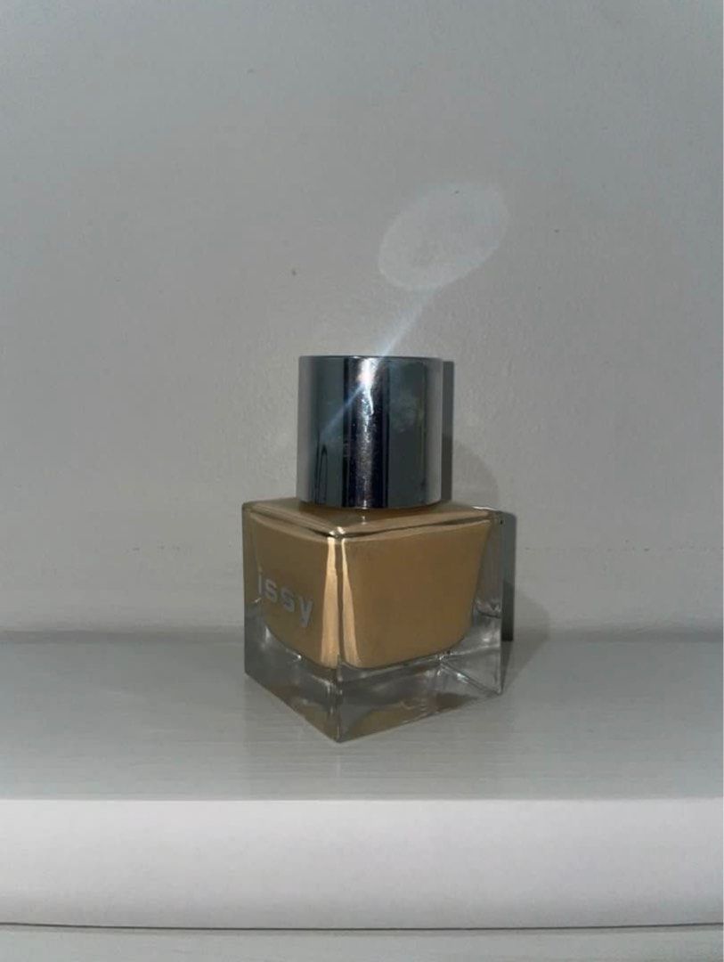 Issy Active Foundation (Category: Makeup) located in Quezon City. Submitted by siokawa (Listing ID 1310382406, Image 3). Description: YL2 not my shade 99% full.