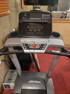 Life fitness treadmill W/GO console