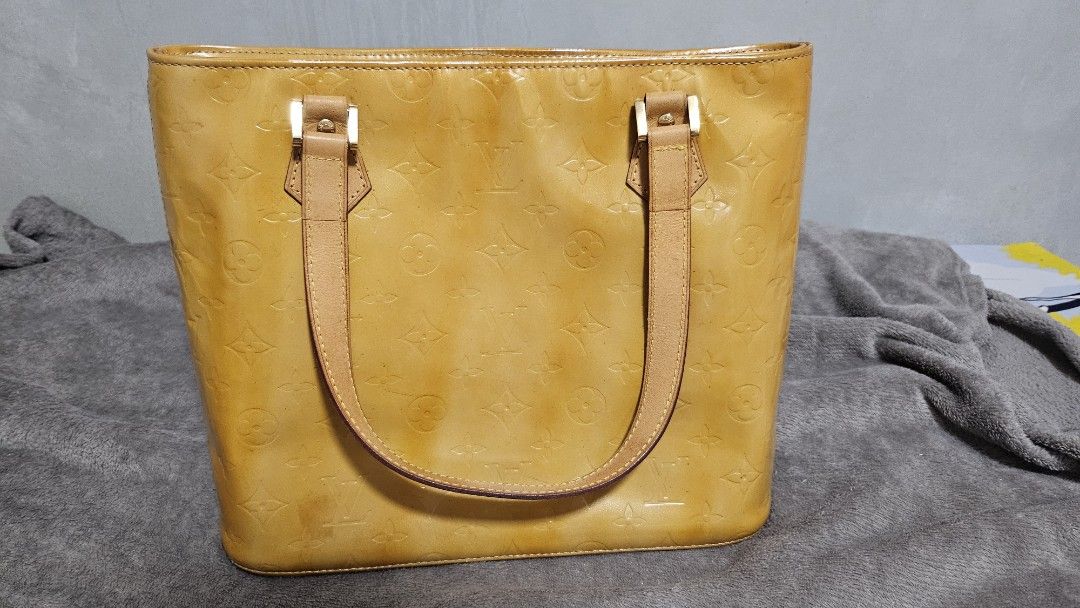 LV Vernis Houston (Category: Luxury Bags & Wallets) located in Paranaque City. Submitted by missfranco (Listing ID 1310376373, Image 3). Description: Selling low due to discoloration, signs of wear, and other flaws as pictured. More photos can be requested..