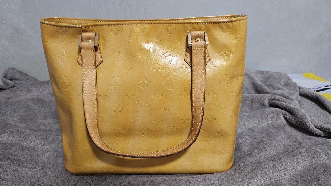 LV Vernis Houston (Category: Luxury Bags & Wallets) located in Paranaque City. Submitted by missfranco (Listing ID 1310376373, Image 1). Description: Selling low due to discoloration, signs of wear, and other flaws as pictured. More photos can be requested..
