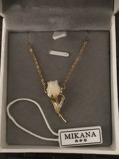 mikana tulip necklace (white)