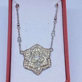 Moissanite flower design necklace. 18K plated..