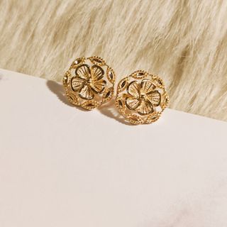NEW 18k Saudi Gold Flower Stud Earrings