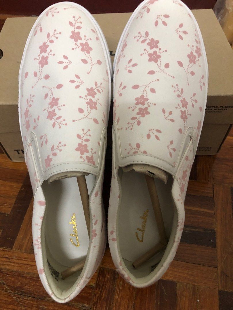 Clarks glove puppet shoes shop
