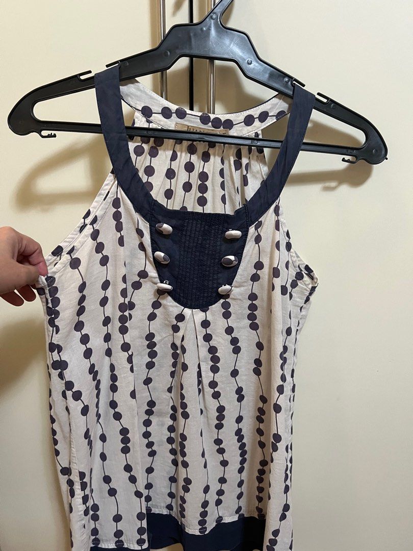 Nice Sleeveless Tops (5 for P300!) (Category: Sleeveless) located in Manila. Submitted by project40 (Listing ID 1310416950, Image 3). Description: Get all 5 for just P300! Sizes are between S-M Brands are Liz Claiborne, Old Navy, Juana, Blusa Collection Decluttering clothes that no longer fit me Sizes are as is No specific measurements as I do not have time to measure all length and sleeve sizes But I’m sure you will be happy with the set if you 