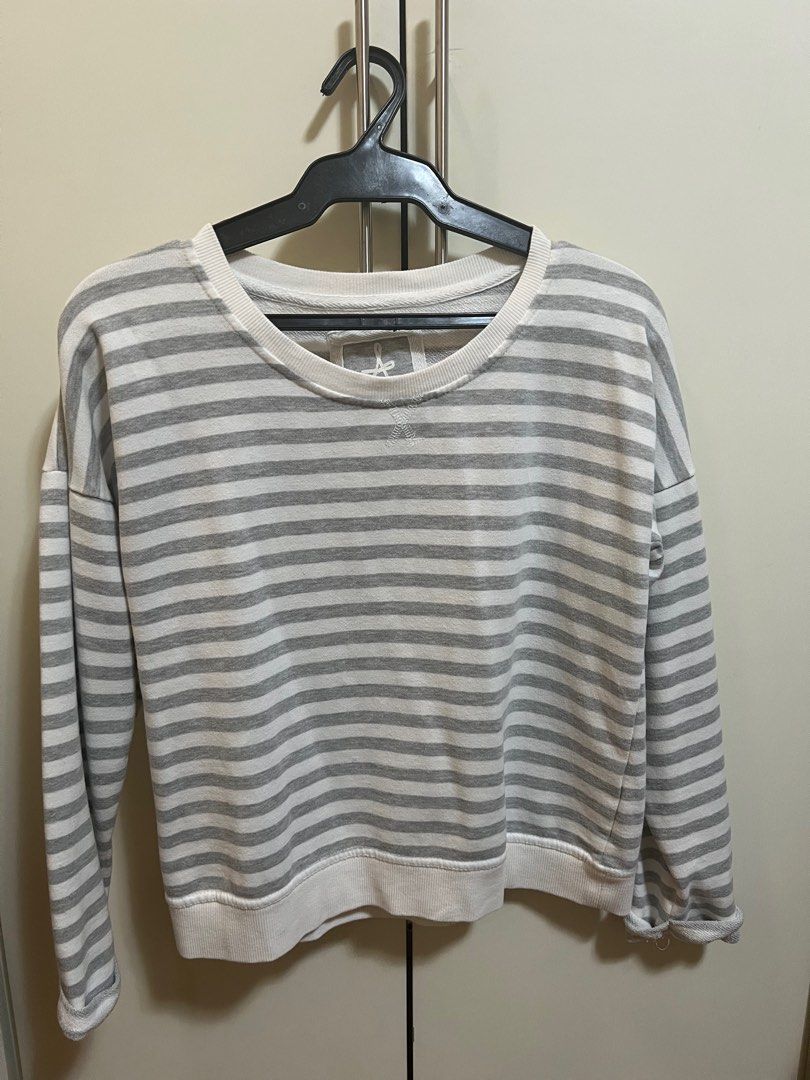 Nice Tops (5 for P300!) (Category: Blouses) located in Manila. Submitted by project40 (Listing ID 1310414504, Image 2). Description: Get all 5 for just P300! Sizes are between S-M Random brands Decluttering clothes that no longer fit me Sizes are as is No specific measurements as I do not have time to measure all length and sleeve sizes But I’m sure you will be happy with the set if you are small to medium build Shipping fee c/o buyer Meet up is 
