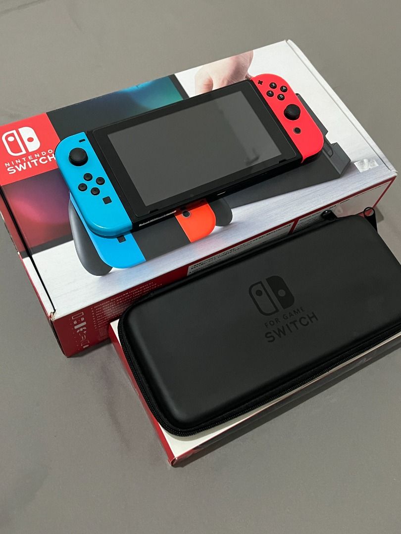 Nintendo Switch (Category: Nintendo) located in Santo Domingo. Submitted by hnswrrn (Listing ID 1310435195, Image 2). Description: ⁃ What's included: ⋄ Nintendo Switch Console ⋄ Joy-Con neon blue (L) ⋄ Joy-Con neon red (R) ⋄ Joy-Con straps (2 pcs) ⋄ High-speed HDMI cable ⋄ Joy-Con Grip (Heads up - this grip doesn't connect wirelessly. See description for details) ⋄ Nintendo Switch Dock ⋄ Nintendo Switch AC Adapter ⋄ BONUS: NSW Carrying Case ⁃ Con
