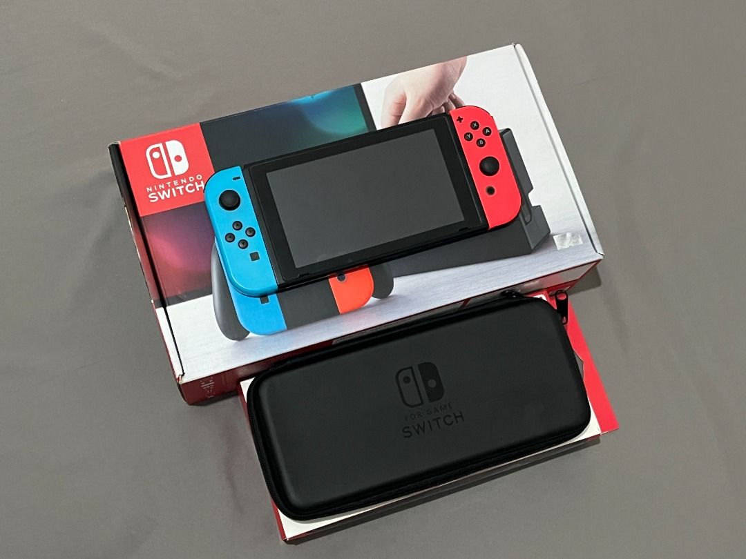Nintendo Switch (Category: Nintendo) located in Santo Domingo. Submitted by hnswrrn (Listing ID 1310435195, Image 3). Description: ⁃ What's included: ⋄ Nintendo Switch Console ⋄ Joy-Con neon blue (L) ⋄ Joy-Con neon red (R) ⋄ Joy-Con straps (2 pcs) ⋄ High-speed HDMI cable ⋄ Joy-Con Grip (Heads up - this grip doesn't connect wirelessly. See description for details) ⋄ Nintendo Switch Dock ⋄ Nintendo Switch AC Adapter ⋄ BONUS: NSW Carrying Case ⁃ Con