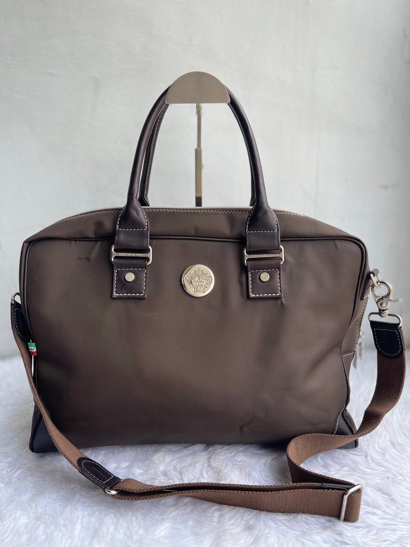 Orobianco nylon messenger bag (Category: Luxury Bags & Wallets) located in Quezon City. Submitted by 1Jippy (Listing ID 1310350653, Image 2). Description: .