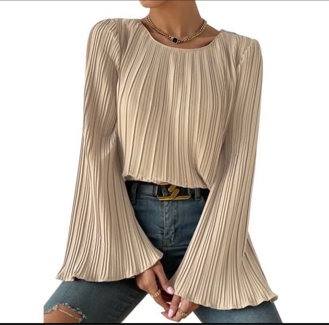 Loose blouse with pleats in the middle main image 0