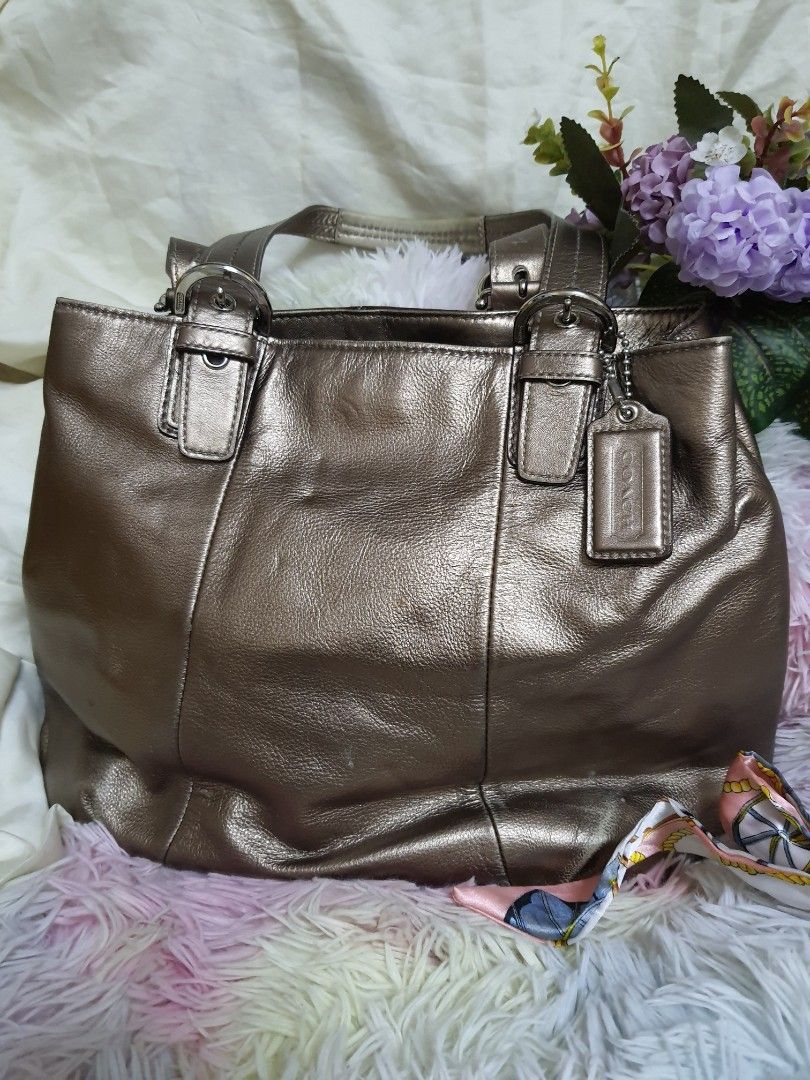 Preloved Coach bag from canada (Category: Luxury Bags & Wallets) located in Dagupan City. Submitted by authentic_finds_by_hm (Listing ID 1310394103, Image 1). Description: Preloved bag from canada.