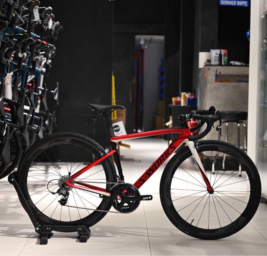 Sworks Tarmac SL6 Size 44 (Category: Bicycles) located in Singapore. Submitted by yellowpuppi (Listing ID 1310394398, Image 1). Description: For the full price, you get - clipless pedals - Sram force, prime wheelset pm to negotiate.