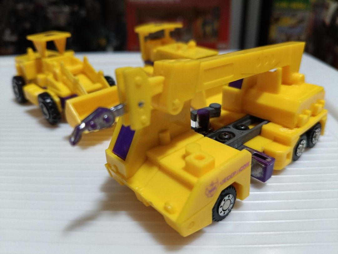 Transformers g2 devastator (Category: Toy Figures) located in Singapore. Submitted by p_don (Listing ID 1310284699, Image 2). Description: Selling loose g2 yellow devastator. Hook had some broken piece. Rest are ok condition. Not for fussy buyer. Buyer please look at my transaction profile before dealing..