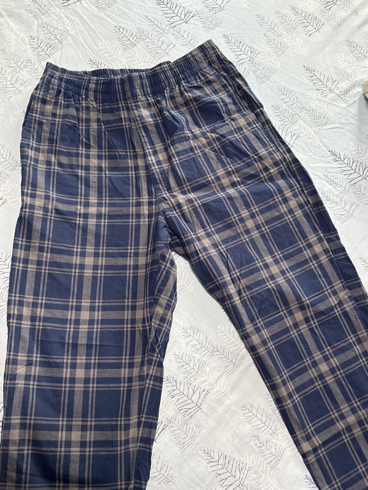 Uniqlo Checkered Pants Women s Fashion Bottoms Other Bottoms on Carousell