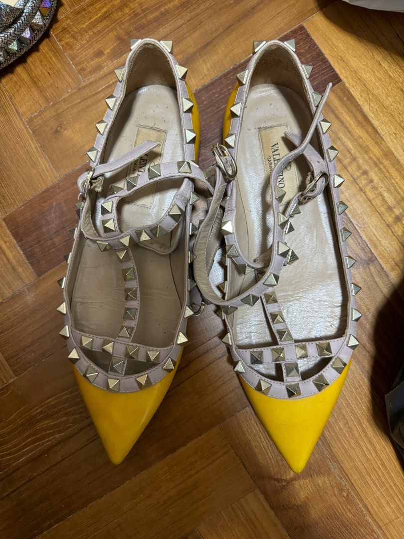 Yellow valentino rockstud discount