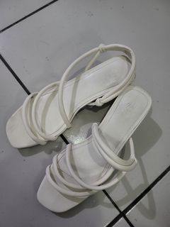 (Category: ) located in . Submitted by kleinpreloved (Listing ID 1310429735, Image 1). Description: .