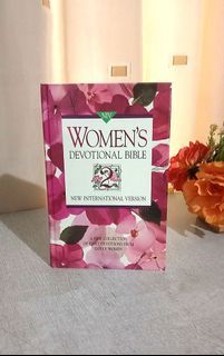 Women's Devotional Bible New International Version