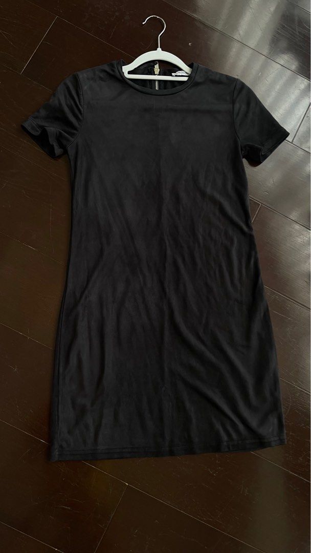 Zara Velvet Dress (M) (Category: Dresses) located in Mandaluyong City. Submitted by _buymystuff_ (Listing ID 1310287932, Image 1). Description: Loved this dress! Letting go cos doesn’t fit me anymore :( Fits S-M. Also have it in Pink and Red..