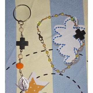 (004) Religious Keychain with Saint Medal and Rosary Bracelet