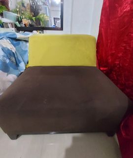Accent chair XL size. Super comfy. Kasya 2 persons malapad. NO ISSUE