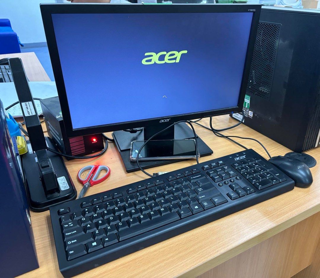 Acer Veriton 2660G Core i5 (Category: Desktops) located in Manila. Submitted by smfishi (Listing ID 1310519269, Image 1). Description: Brand: Acer Model: Veriton 2660G Memory: 16GB Storage: 1 TB Processor: Core i5 Inclusions: DVD-ROM USB Keyboard LCD Monitor Mouse Power Cord AVR Price: 10k firm.