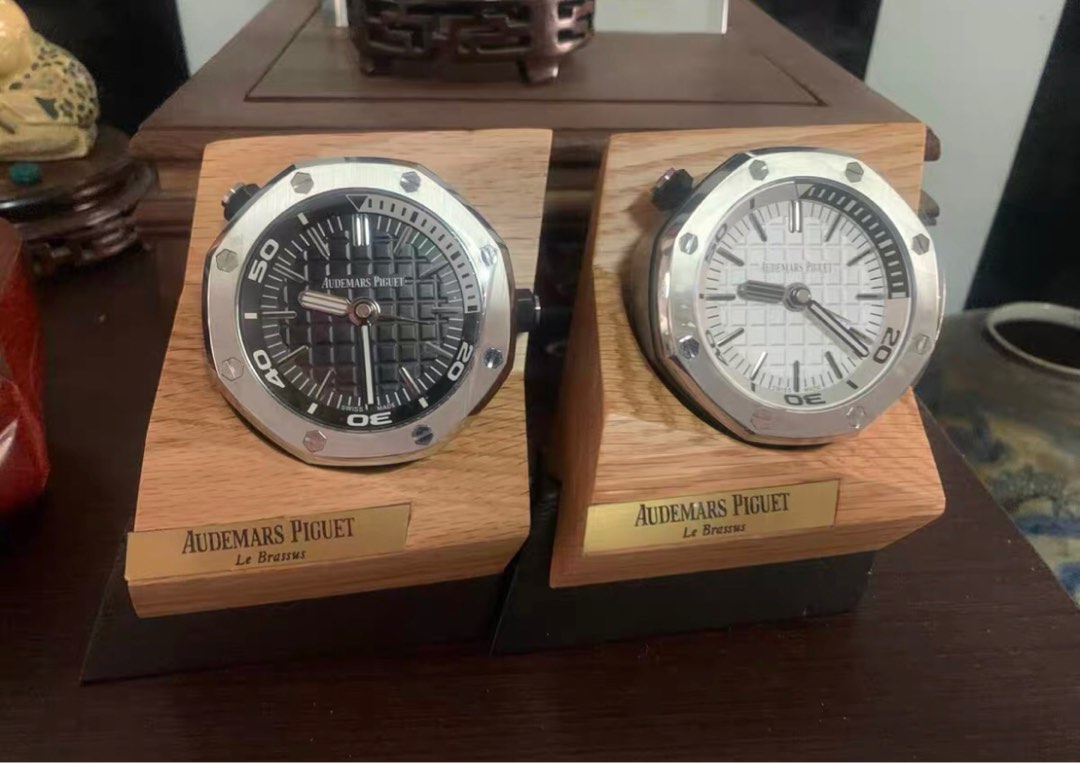 Audemars piguet table clock display, 傢俬＆家居, 家居裝飾, 時鐘 - Carousell