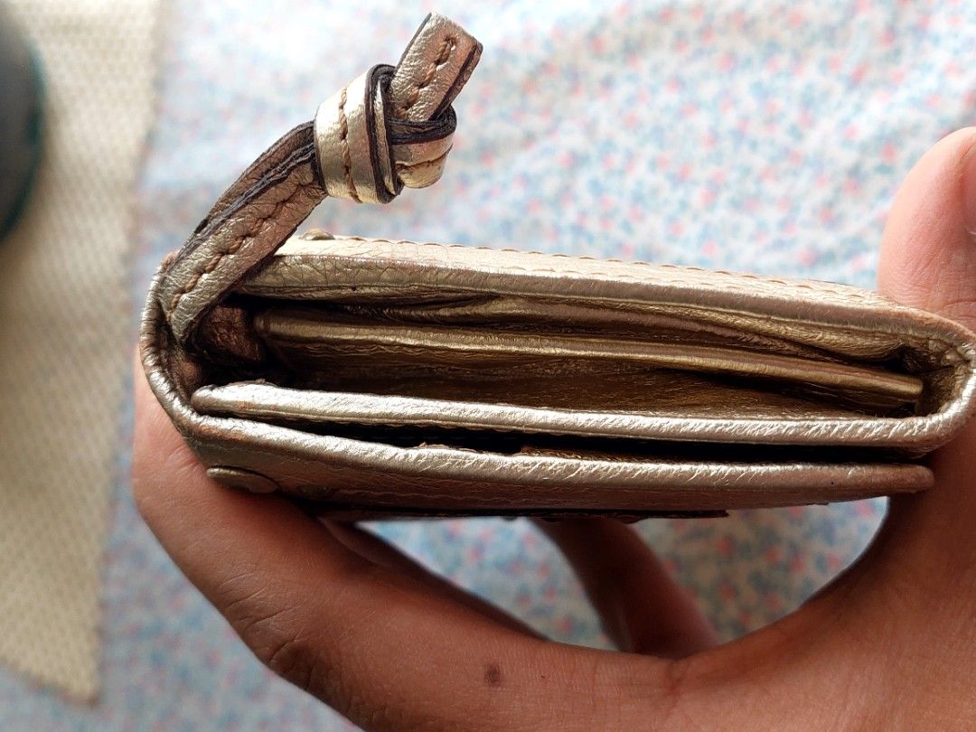 Auth Chloe long wallet (Category: Luxury Bags & Wallets) located in Santa Maria. Submitted by mikavillaflor4 (Listing ID 1310480235, Image 3). Description: japan source no major issue details posted.
