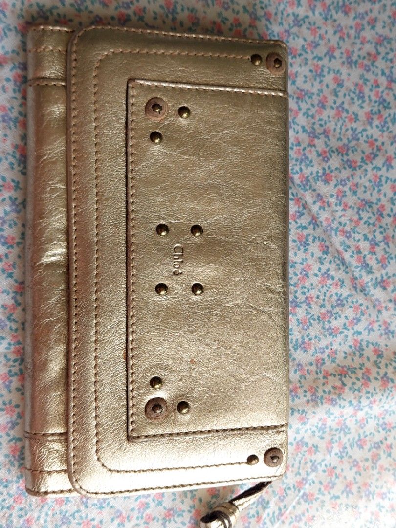 Auth Chloe long wallet (Category: Luxury Bags & Wallets) located in Santa Maria. Submitted by mikavillaflor4 (Listing ID 1310480235, Image 1). Description: japan source no major issue details posted.