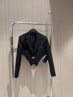 (Category: ) located in . Submitted by luxcloset.shop (Listing ID 1310476481, Image 1). Description: .