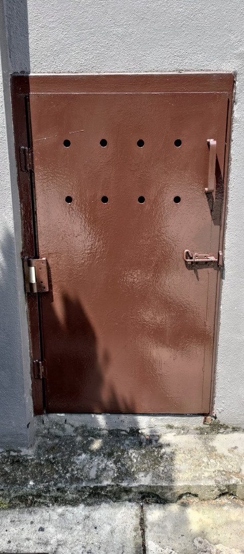 Auto close hinge for close dustbin door., Furniture & Home Living ...