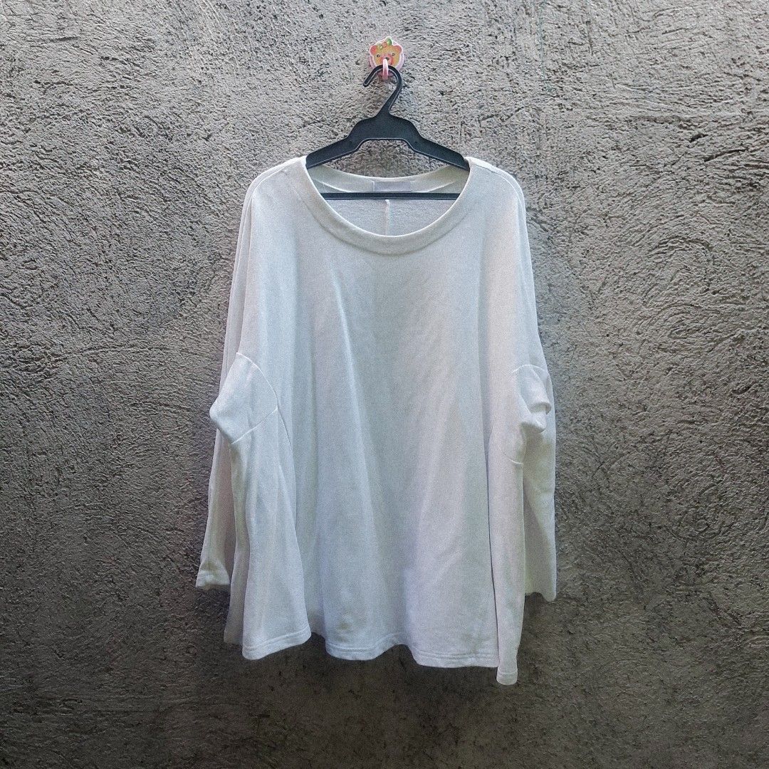 White flowy sweater outlet