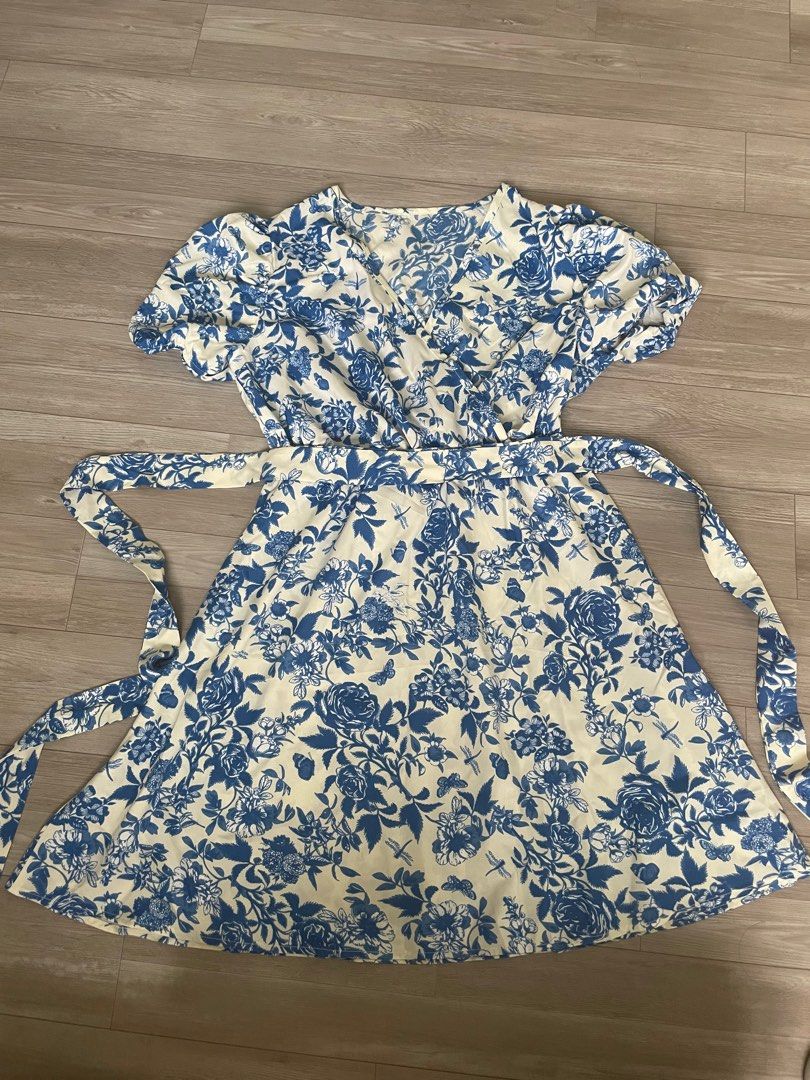 Blue floral dress (Category: Dresses) located in Quezon City. Submitted by kaylas__ (Listing ID 1310559200, Image 2). Description: New used. Size s.